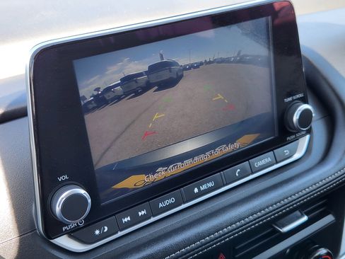 Used 2024 Nissan Rogue SV FWD image 24