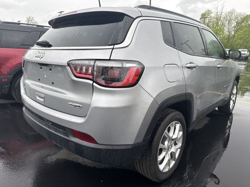 Used 2023 Jeep Compass Latitude AWD/4WD image 4