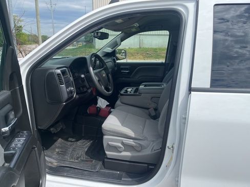 Used 2018 Chevrolet Silverado 1500 Custom w/ Custom Value Package AWD/4WD image 6