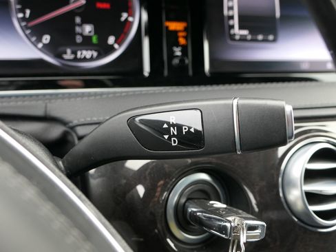Used 2017 Mercedes-Benz S 550 Sedan image 15