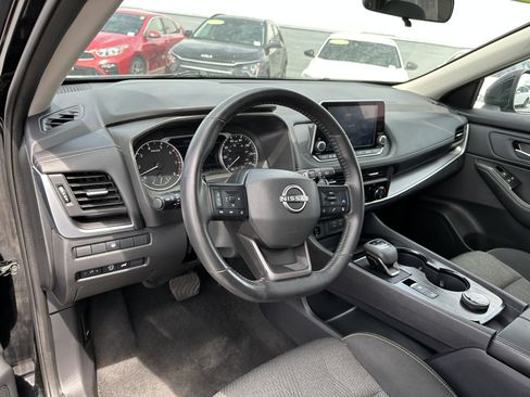 Used 2025 Nissan Rogue SV image 23