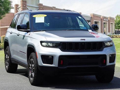 Used 2022 Jeep Grand Cherokee Trailhawk AWD/4WD image 3