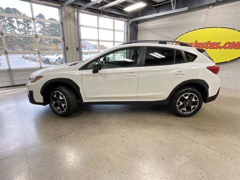 Used 2020 Subaru Crosstrek 2.0i image 2