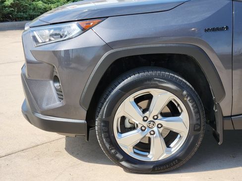 Used 2021 Toyota RAV4 XLE Premium AWD/4WD image 9