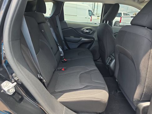 Used 2021 Jeep Cherokee Latitude FWD image 14