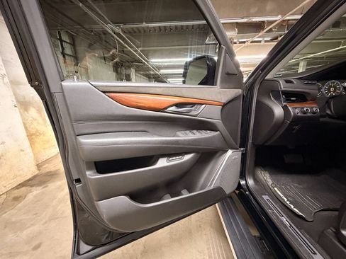 Used 2015 Cadillac Escalade Premium AWD/4WD image 12