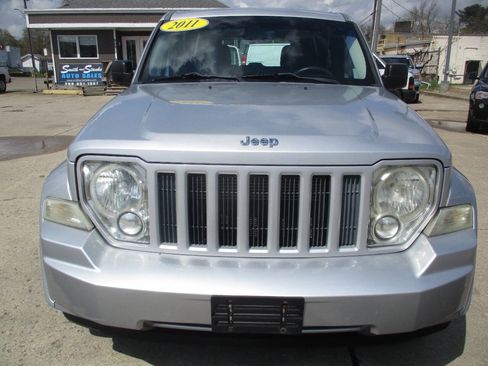 Used 2011 Jeep Liberty Sport image 9