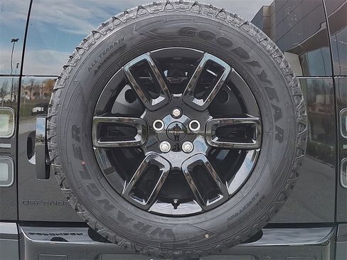 New 2026 Land Rover Defender 110 S image 18