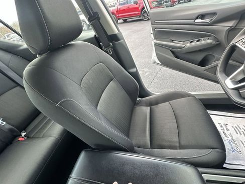 Used 2024 Nissan Altima 2.5 SV image 15