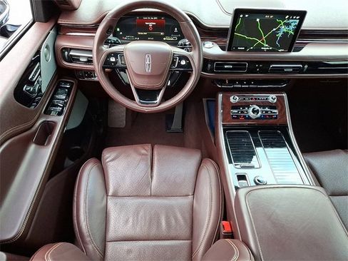 Used 2022 Lincoln Aviator Black Label w/ Class IV Trailer Tow Package image 11