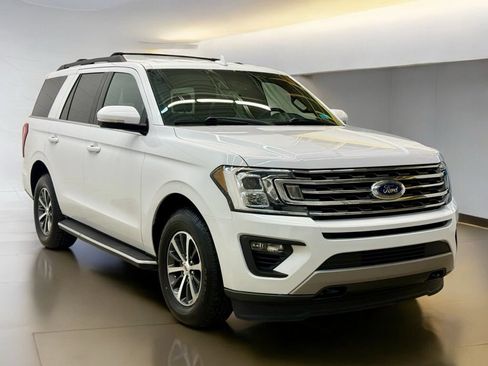 Used 2019 Ford Expedition XLT w/ Equipment Group 202A AWD/4WD image 7