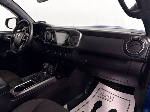 Used 2016 Toyota Tacoma TRD Sport image 31