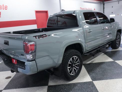 Used 2022 Toyota Tacoma TRD Sport w/ Technology Package RWD image 7