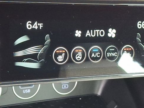 Used 2025 Genesis G70 2.5T image 24