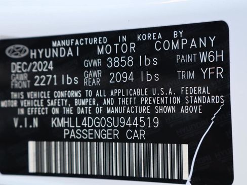 Used 2025 Hyundai Elantra SE image 46