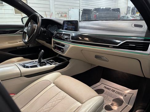 Used 2016 BMW 750i xDrive image 26
