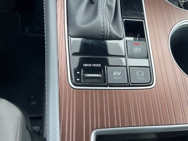 Used 2024 Toyota Sienna LE AWD/4WD image 21