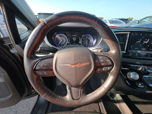 Used 2021 Chrysler Pacifica Touring-L w/ S Appearance Package FWD image 5