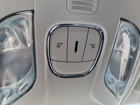 Used 2022 Jeep Compass Limited image 37