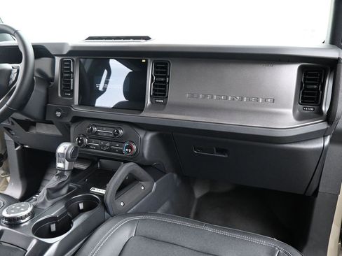 New 2025 Ford Bronco Badlands image 3