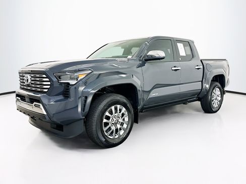 Used 2025 Toyota Tacoma Limited AWD/4WD image 3