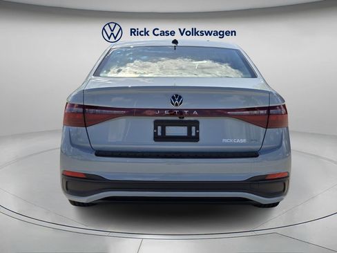 Certified 2025 Volkswagen Jetta SE w/ Sunroof Package image 5