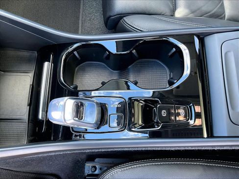 Used 2023 Volvo XC40 B5 Plus w/ Protection Package Premier image 19