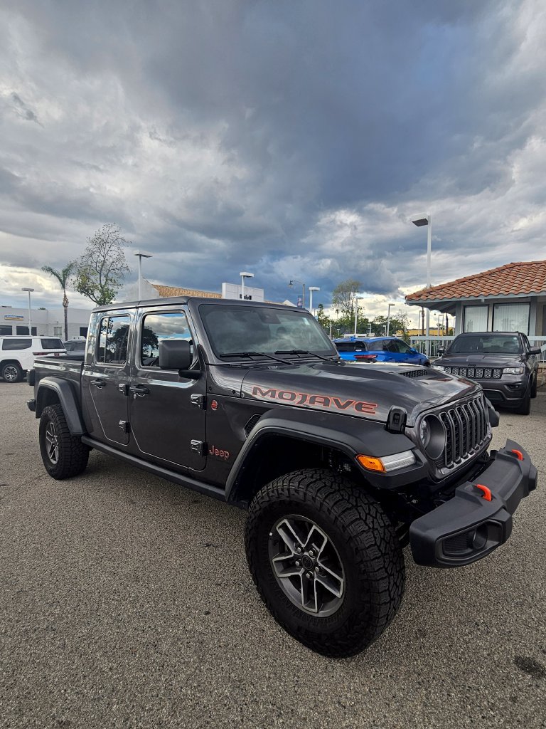 Used 2025 Jeep Gladiator Mojave w/ Safety Group AWD/4WD image 1