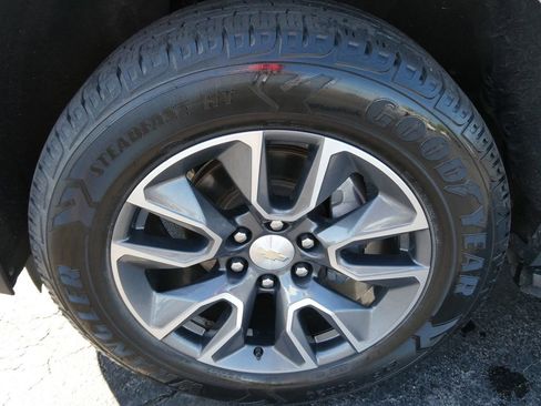 Certified 2021 Chevrolet Suburban LT w/ Rear Media and Nav Package AWD/4WD image 11