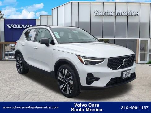 Used 2023 Volvo XC40 B5 Plus w/ Protection Package Premier AWD/4WD image 1