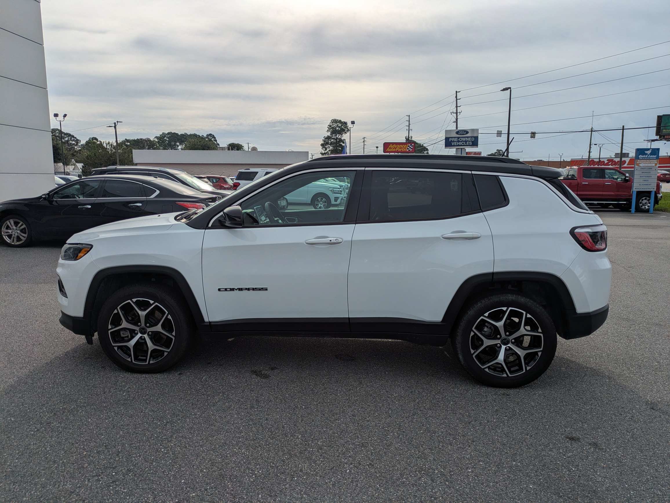 Used 2025 Jeep Compass Limited AWD/4WD image 7