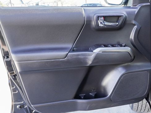 Used 2023 Toyota Tacoma TRD Sport image 21