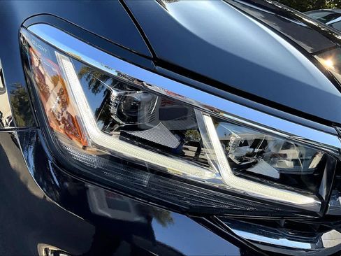 Used 2021 Volkswagen Atlas SEL Premium image 28