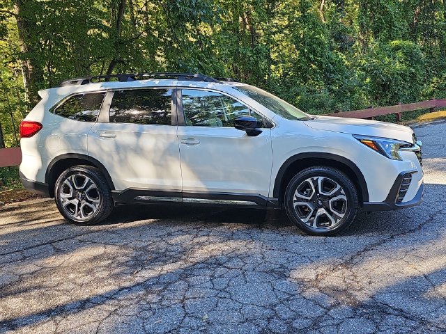 Certified 2026 Subaru Ascent Limited AWD/4WD image 2