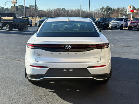 Used 2023 Toyota Crown XLE image 4