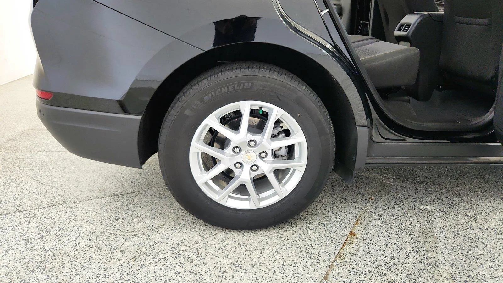 Used 2024 Chevrolet Equinox LT w/ LPO, Floor Liner Package FWD image 33