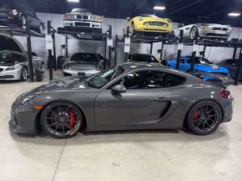Used 2016 Porsche Cayman GT4 image 2