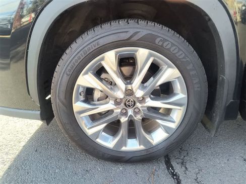 Used 2020 Toyota Highlander Limited image 10