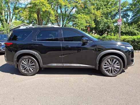 Certified 2024 Nissan Pathfinder SL w/ SL Premium Package AWD/4WD image 7