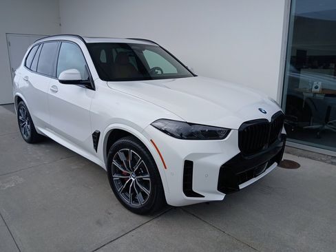 Used 2026 BMW X5 xDrive40i w/ M Sport Package image 3