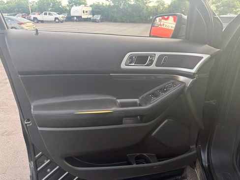 Used 2015 Ford Explorer XLT w/ Equipment Group 202B AWD/4WD image 11