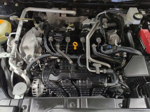 Used 2024 Mitsubishi Outlander SE image 1