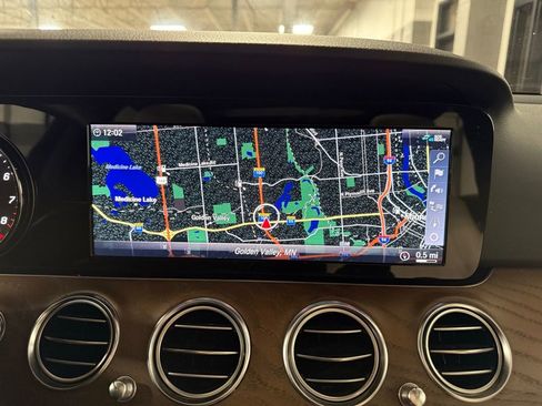 Used 2019 Mercedes-Benz E 300 4MATIC image 12