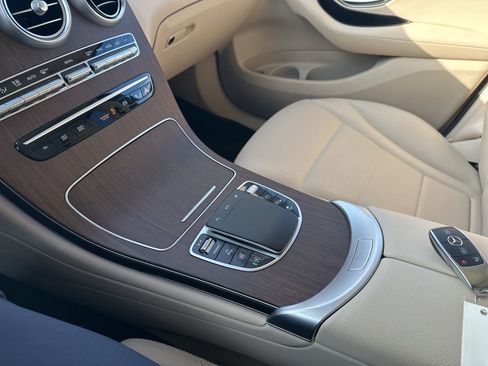 Used 2022 Mercedes-Benz GLC 300 4MATIC image 17