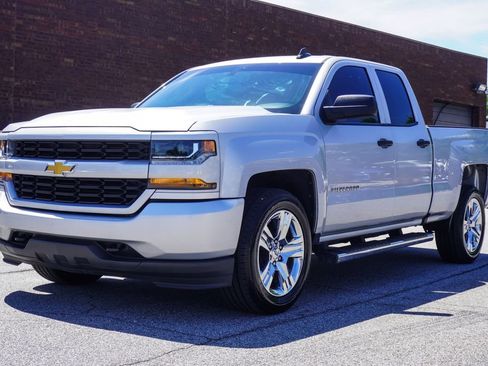 Used 2018 Chevrolet Silverado 1500 Custom w/ Custom Value Package RWD image 4