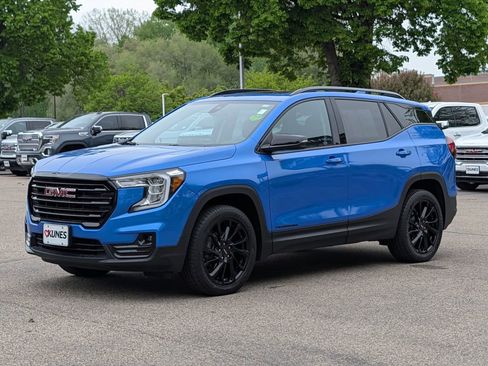 Used 2024 GMC Terrain SLT w/ Elevation Edition AWD/4WD image 4
