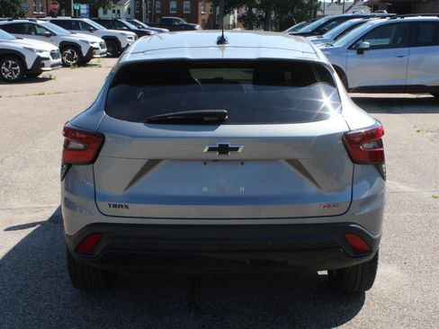 Used 2024 Chevrolet Trax RS w/ Driver Confidence Package FWD image 6