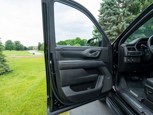Used 2023 Chevrolet Suburban RST w/ Luxury Package AWD/4WD image 11