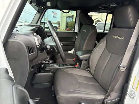 Used 2017 Jeep Wrangler Unlimited Sahara w/ Dual Top Group image 32