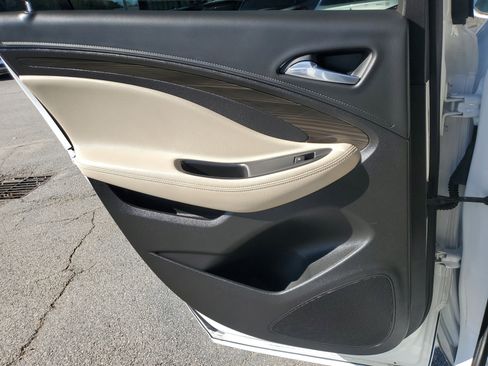 Used 2020 Buick Envision Essence image 13